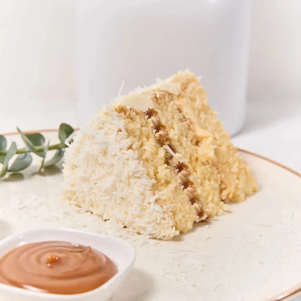 TORTA DE COCO CON AREQUIPE